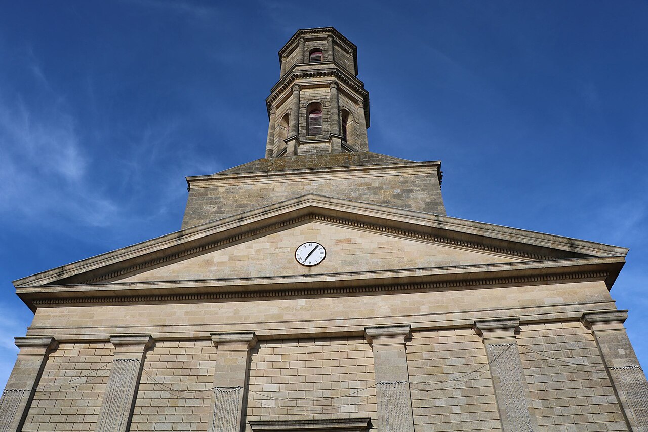 La façade occidentale de l’église Saint-Martin de Pauillac