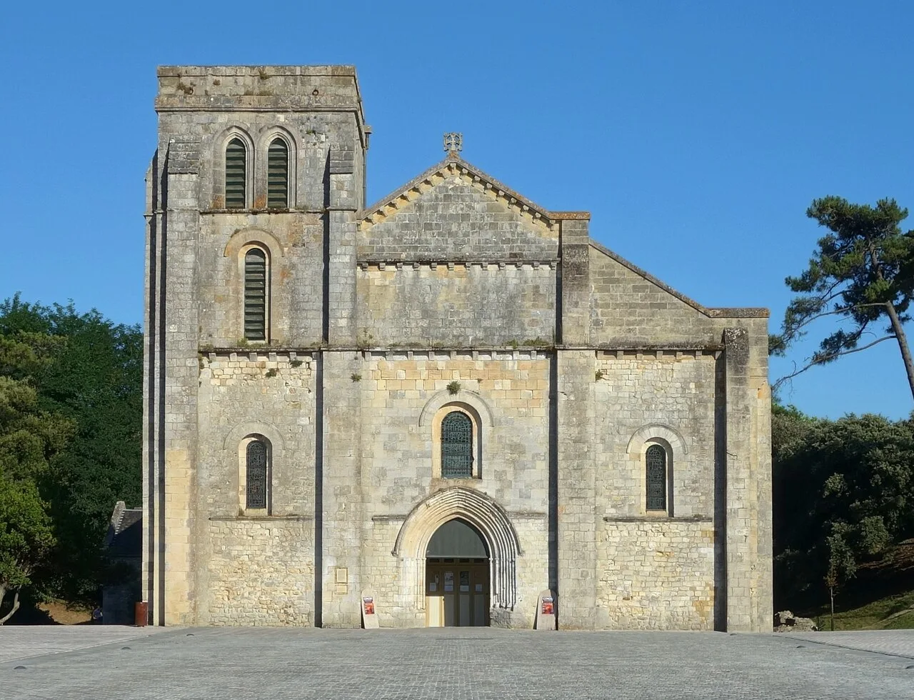 La basilique Notre-Dame-de-la-Fin-des-Terres à Soulac-sur-Mer