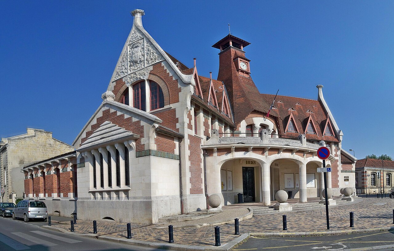 La maison cantonale dans les rues du quartier de la Bastide à Bordeaux