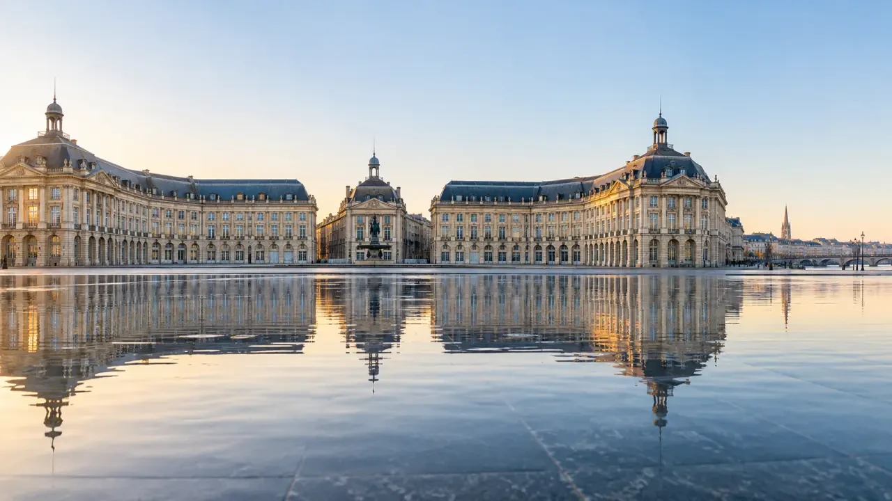 Place de Bordeaux : la place de la Bourse et son miroir d’eau sur les quais