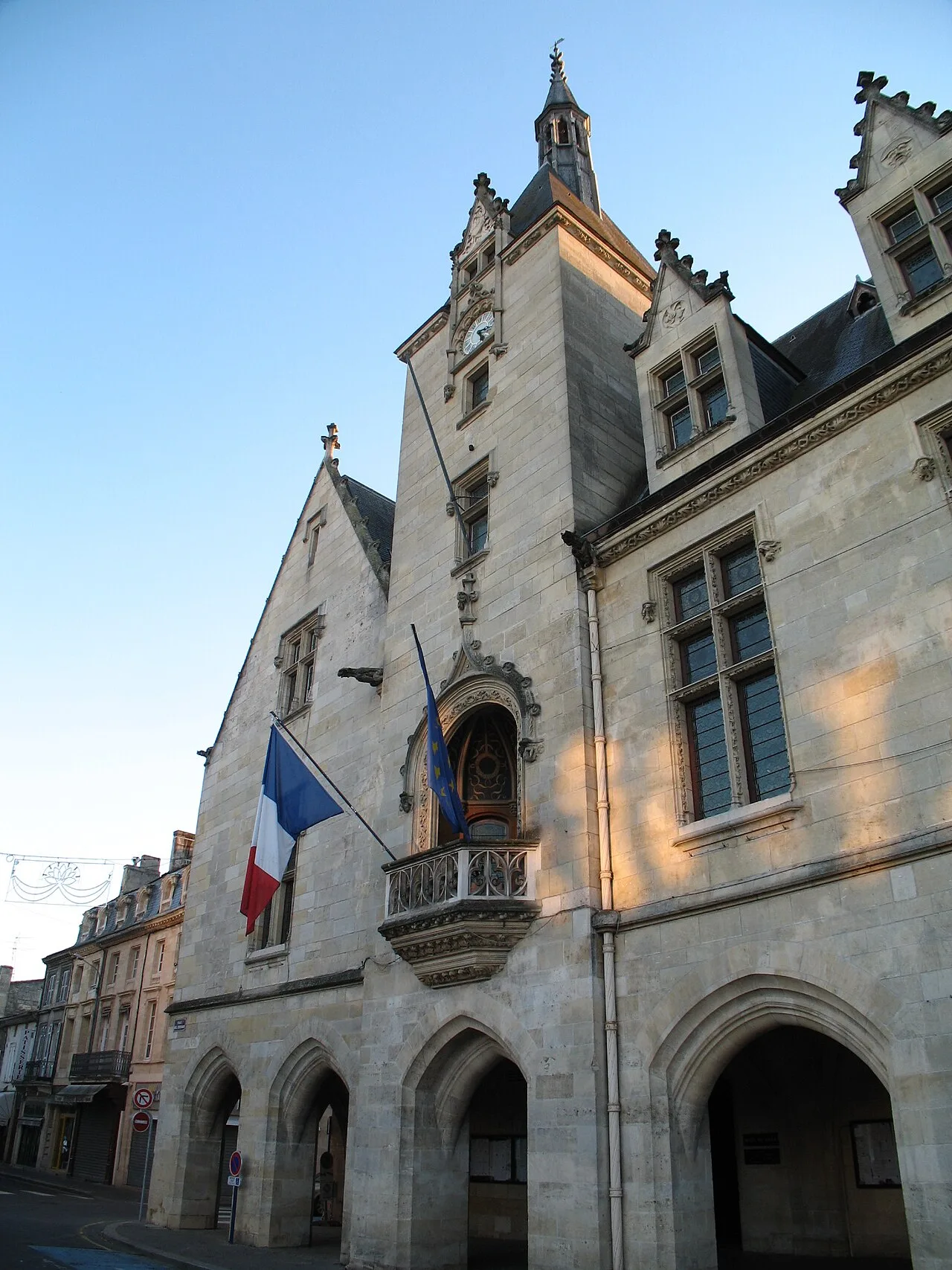 L’hôtel de ville de Libourne sur la place de la bastide