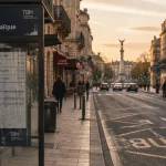 Arrêt de bus rue Judaïque dans le quartier judaique bordeaux, près de Gambetta