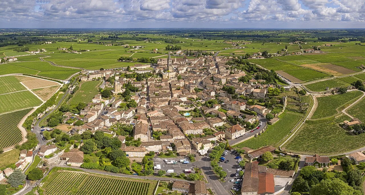 Vue d’ensemble de Saint-Émilion et de son paysage viticole